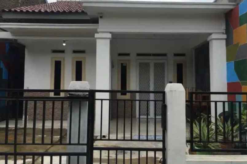 dijual rumah jalan tugu pahlawan