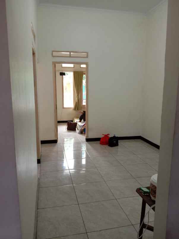 dijual rumah jalan tugu pahlawan