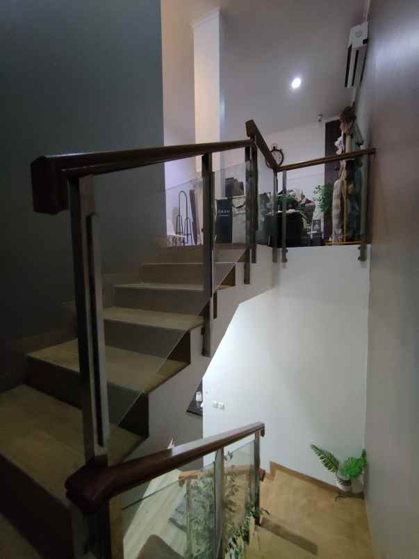 dijual rumah jatiwaringin