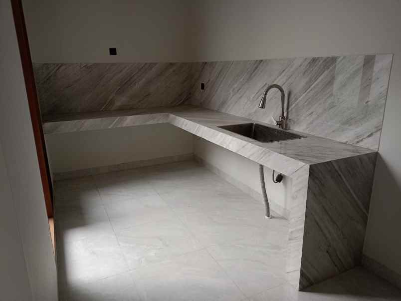 dijual rumah jl buah batu