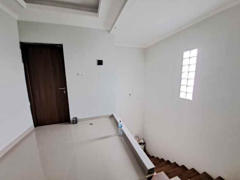 dijual rumah jl budi murni bambu apus