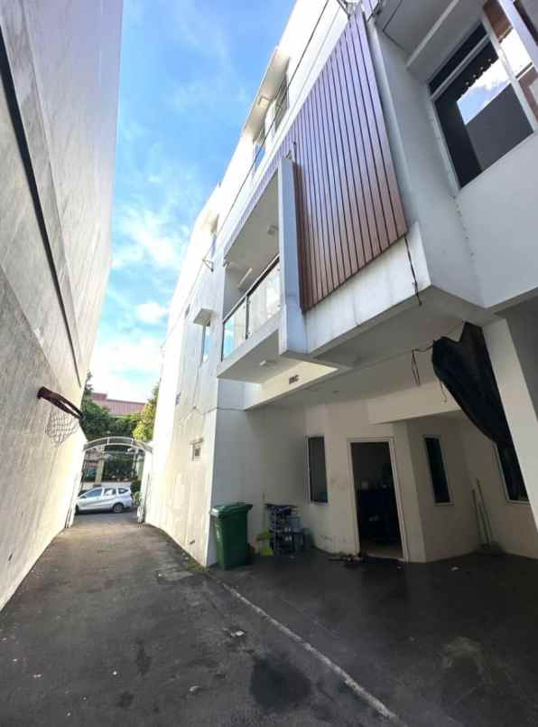 dijual rumah jl cempaka putih tengah