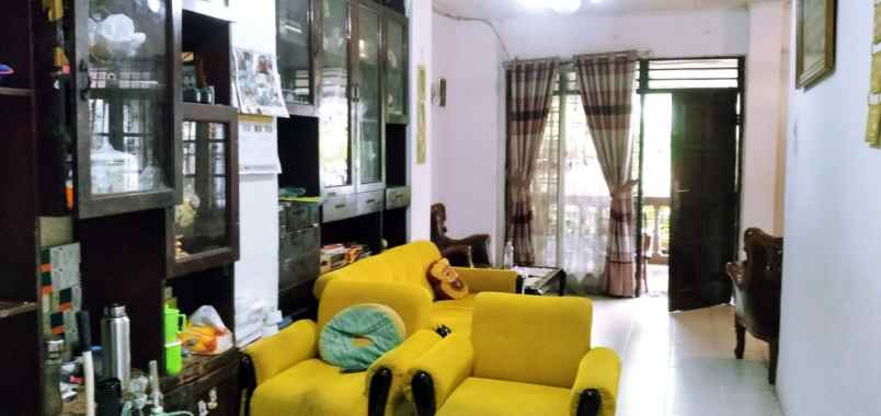 dijual rumah jl cendana utan kayu