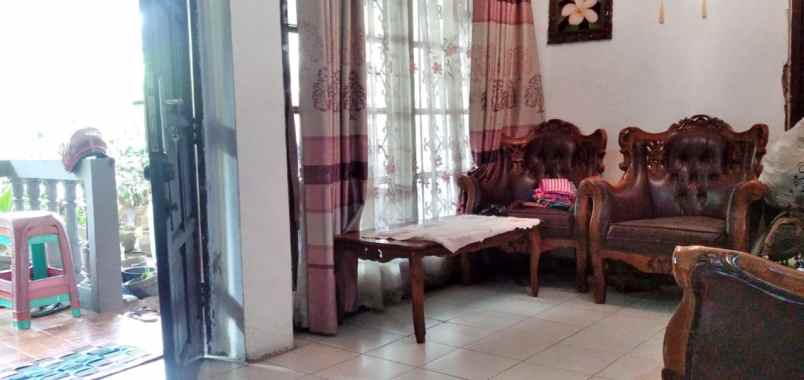 dijual rumah jl cendana utan kayu