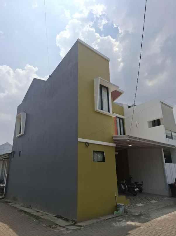 dijual rumah jl ciganitri