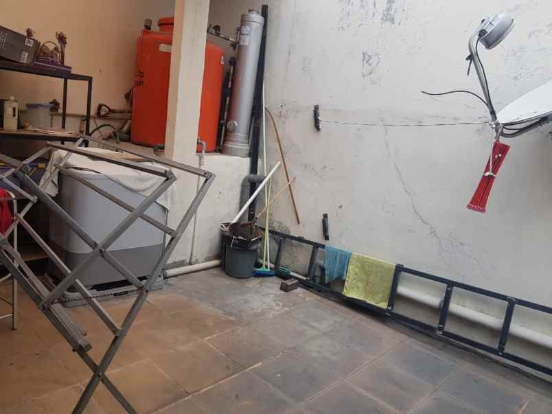 dijual rumah jl cihanjuang