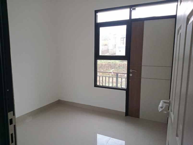 dijual rumah jl cijamil ngamprah