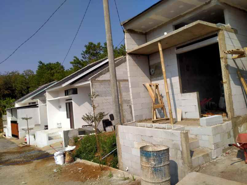 dijual rumah jl cinunuk