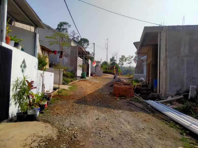 dijual rumah jl cinunuk