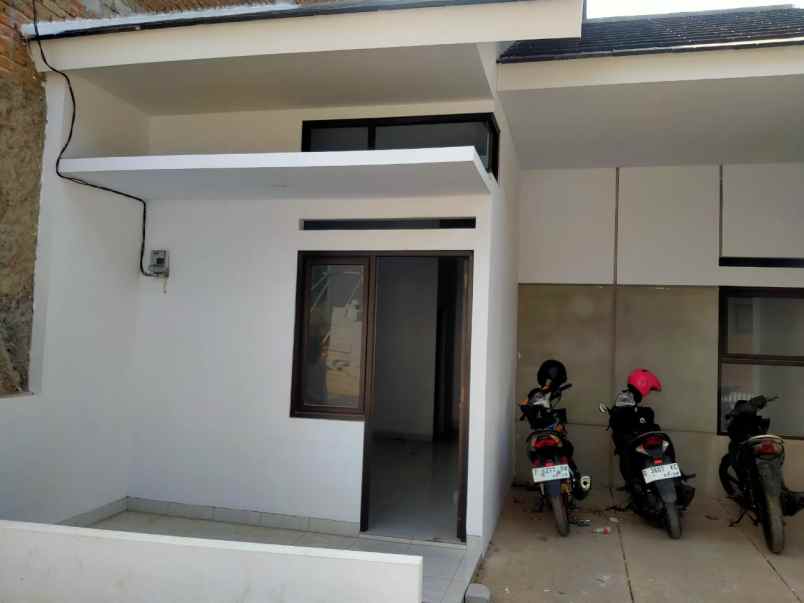 dijual rumah jl cinunuk