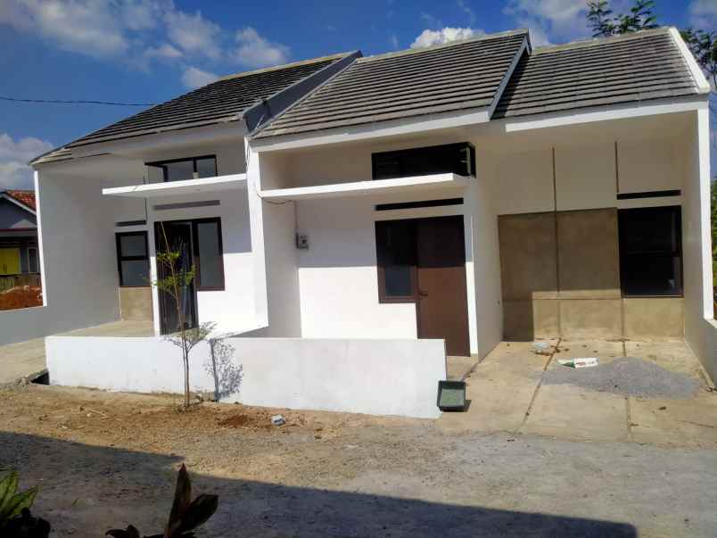 dijual rumah jl cinunuk