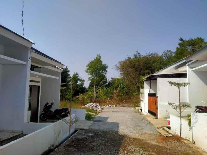 dijual rumah jl cinunuk