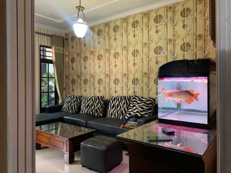 dijual rumah jl dr wahidin sh kebomas