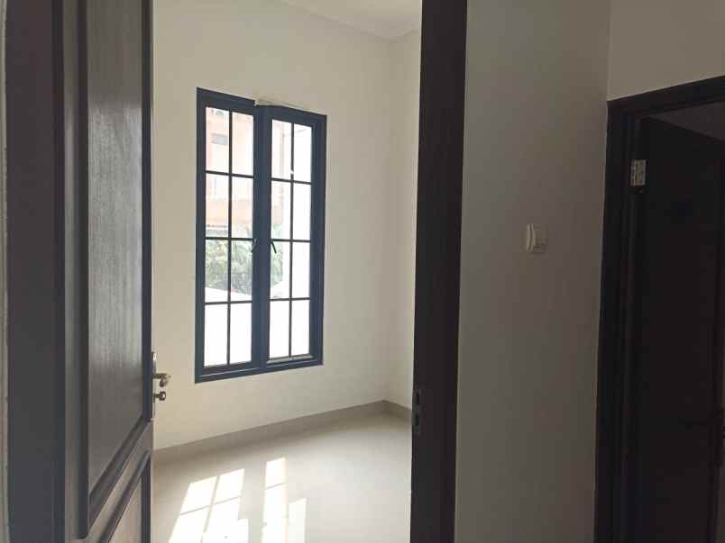 dijual rumah jl haji kocen gdc