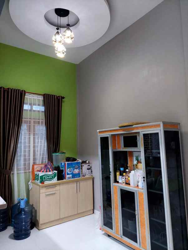 dijual rumah jl hanggar area paus pekanbaru