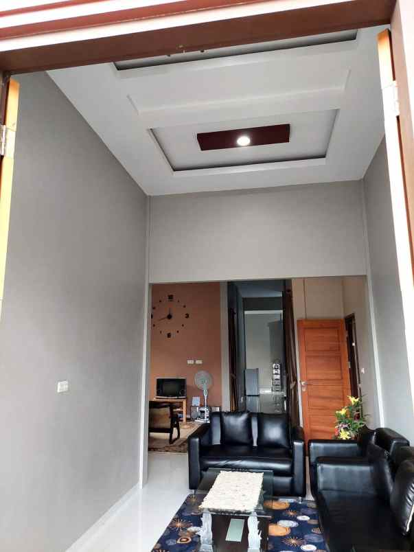 dijual rumah jl hanggar area paus pekanbaru