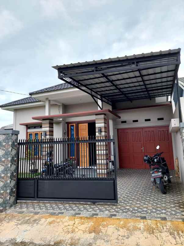 dijual rumah jl hanggar area paus pekanbaru