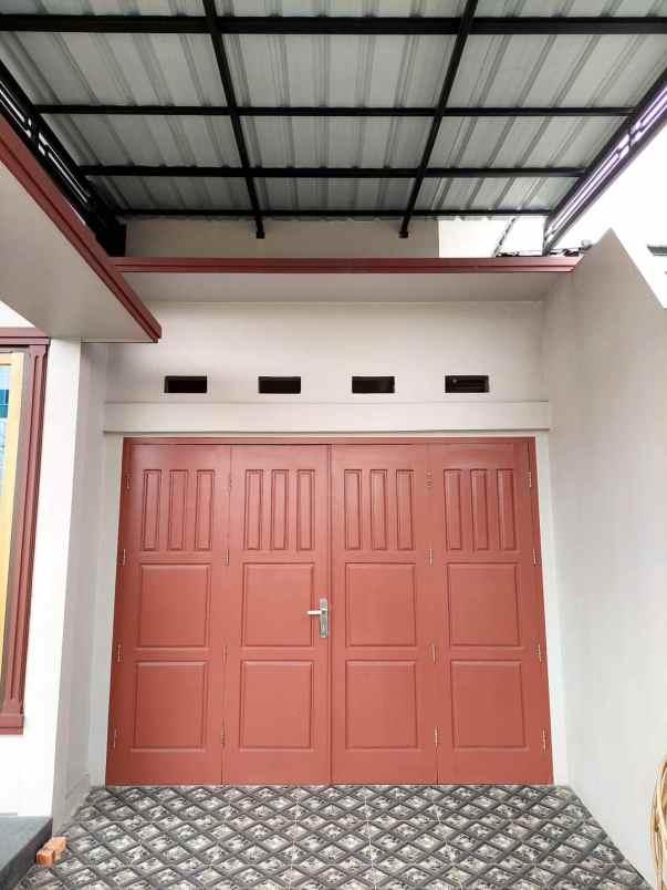 dijual rumah jl hanggar area paus pekanbaru