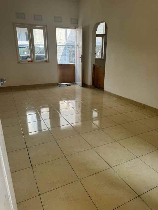 dijual rumah jl jakarta mega cinere