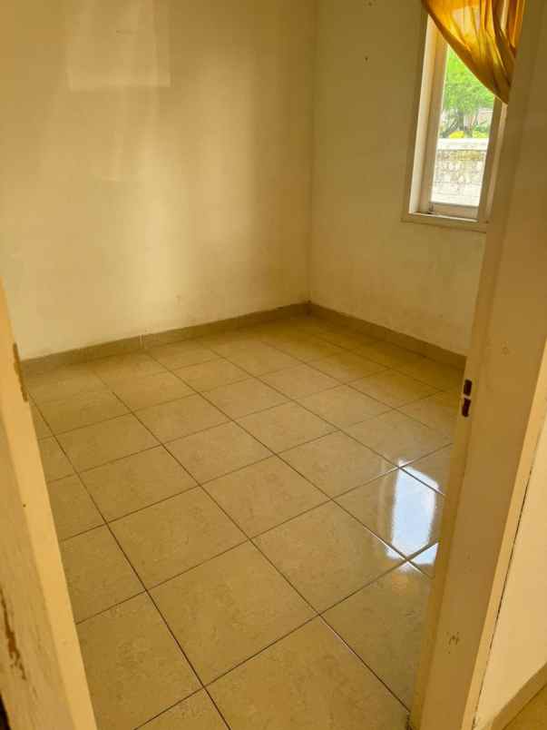 dijual rumah jl jakarta mega cinere