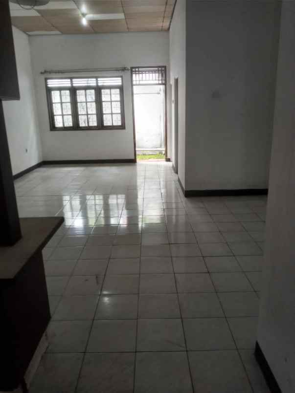 dijual rumah jl jatiwaringin raya