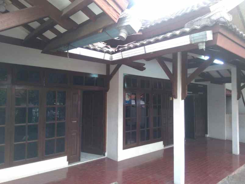 dijual rumah jl jatiwaringin raya