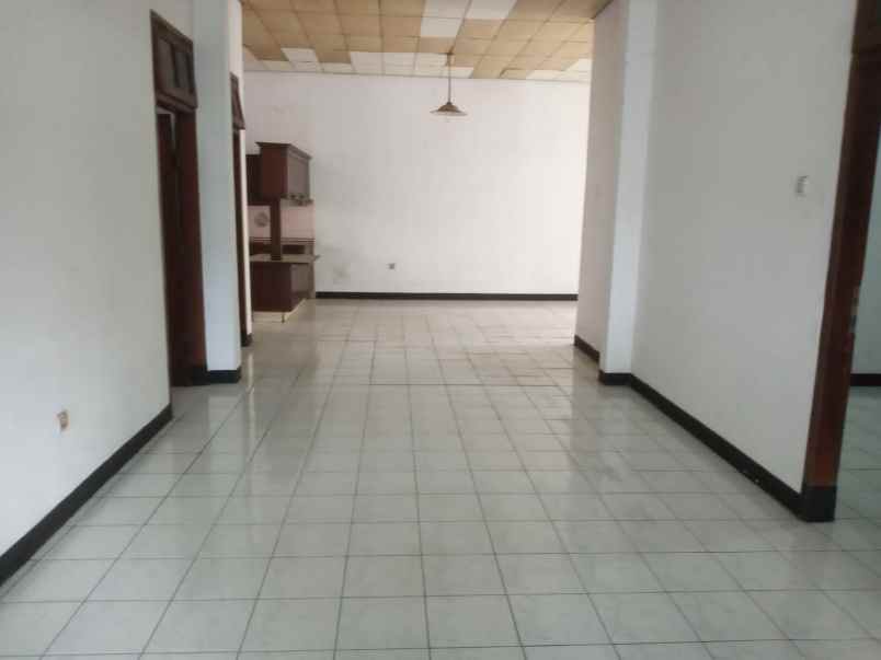 dijual rumah jl jatiwaringin raya