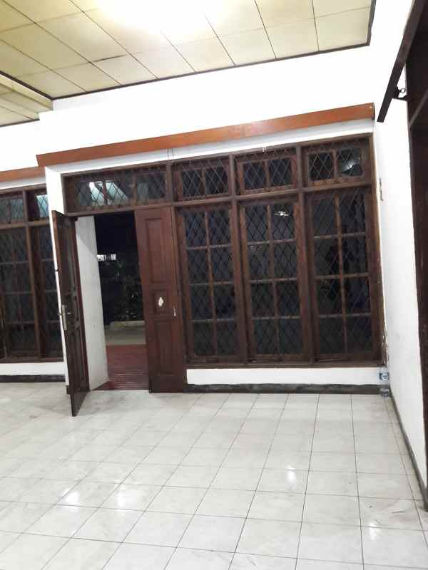 dijual rumah jl jatiwaringin raya
