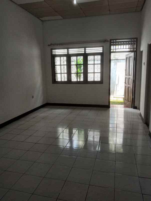 dijual rumah jl jatiwaringin raya