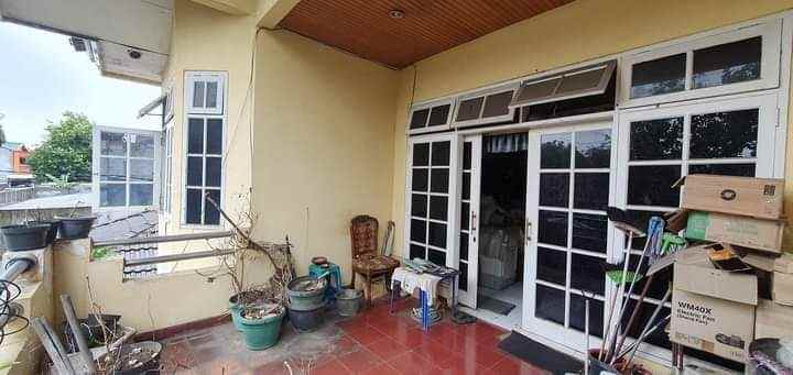 dijual rumah jl kemanggisan