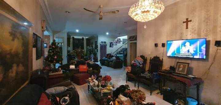 dijual rumah jl kemanggisan