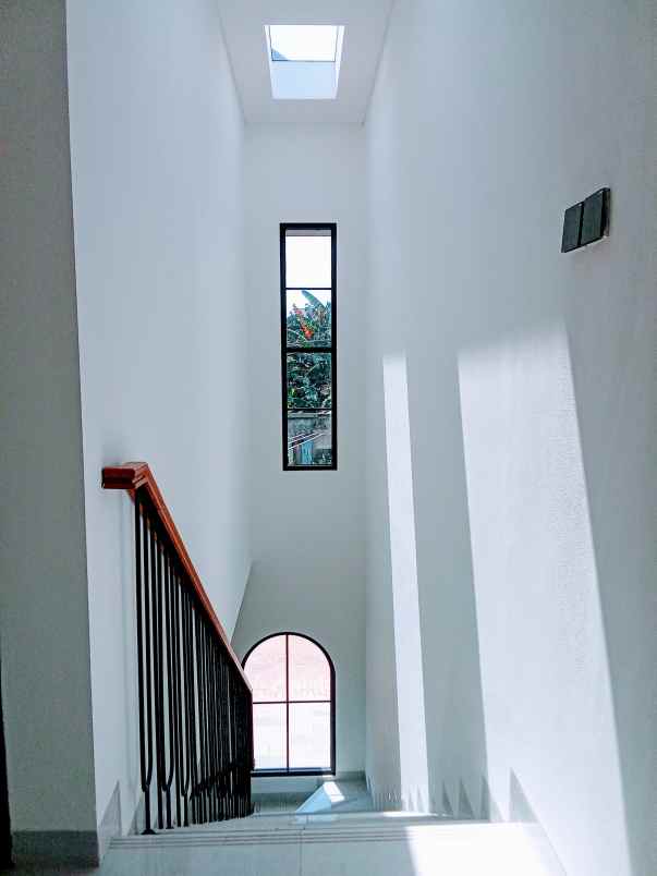 dijual rumah jl krukut raya gandul