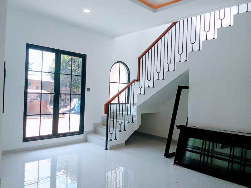 dijual rumah jl krukut raya gandul