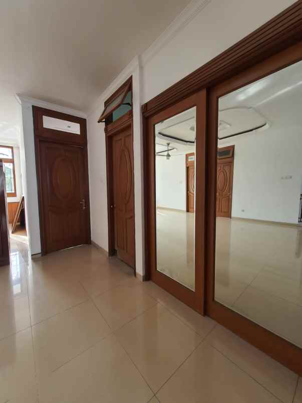 dijual rumah jl mandar utama pondok