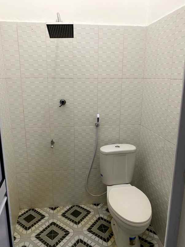 dijual rumah jl paus