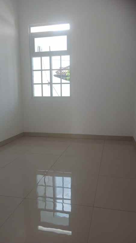 dijual rumah jl permata inten