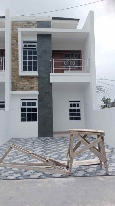 dijual rumah jl permata inten