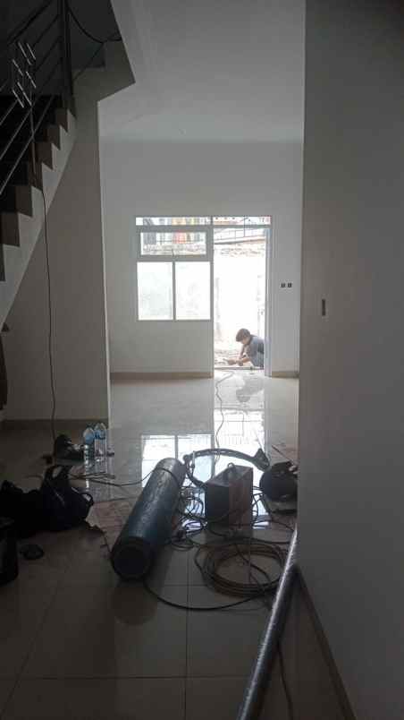 dijual rumah jl permata inten