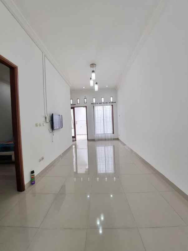 dijual rumah jl pondok kelapa duren