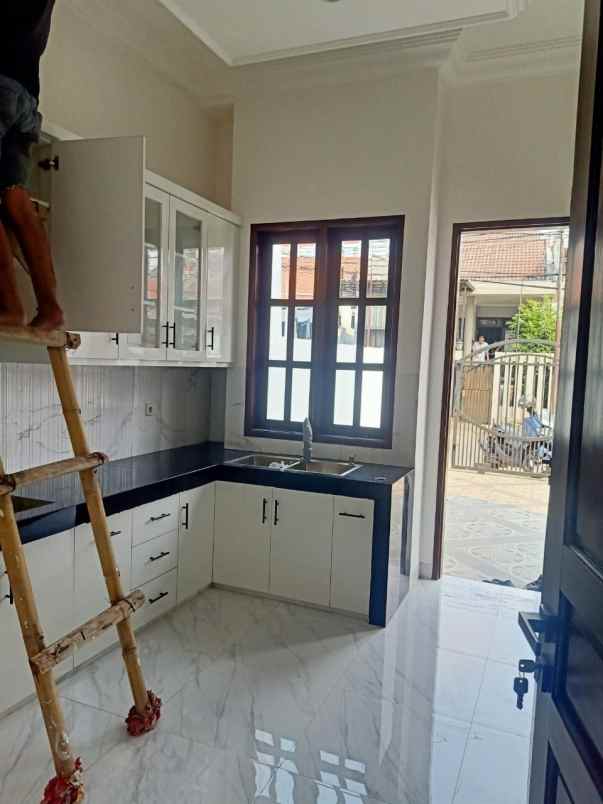 dijual rumah jl raya komplek duren