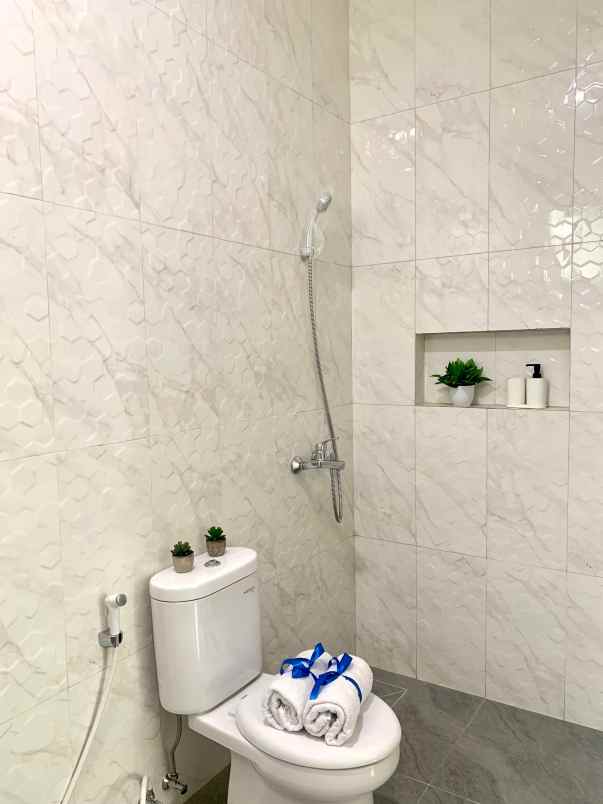 dijual rumah jl raya krukut gandul