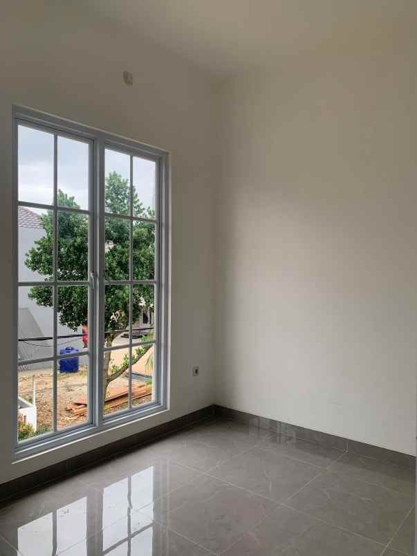 dijual rumah jl raya krukut gandul