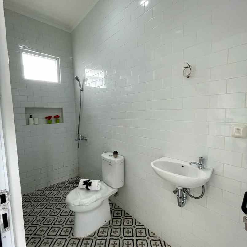 dijual rumah jl raya krukut gandul