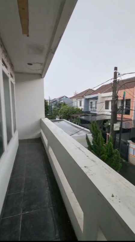 dijual rumah jl selat kav al duren