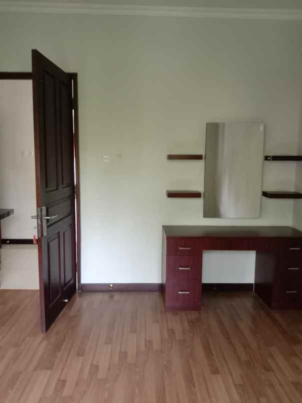 dijual rumah jl wijaya