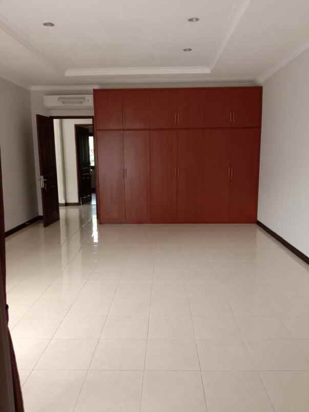 dijual rumah jl wijaya