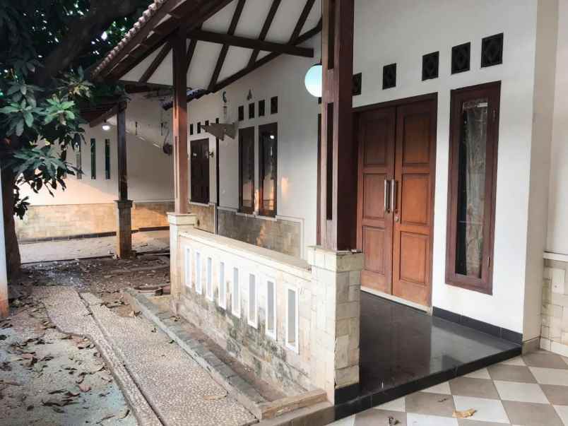 dijual rumah jl zamrud utara viii dukuh