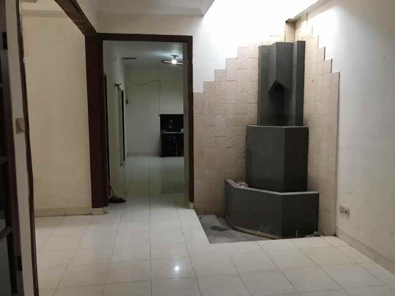 dijual rumah jl zamrud utara viii dukuh