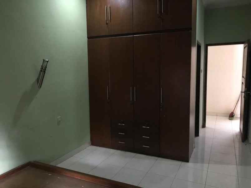 dijual rumah jl zamrud utara viii dukuh