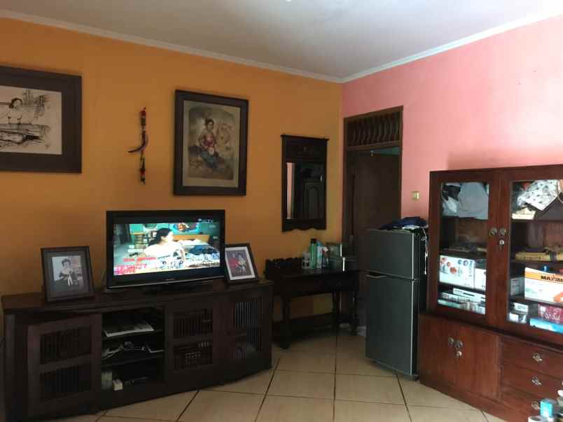 dijual rumah jln merpati kp tengah